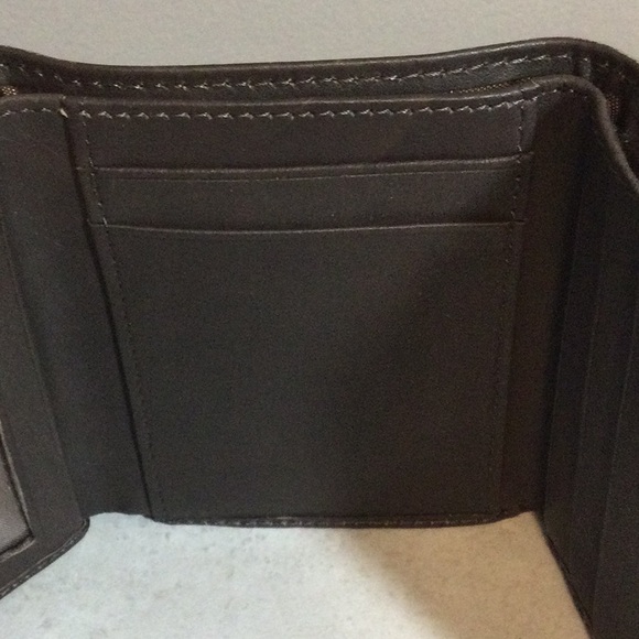 NWT Wilson’s Brown Leather trifold wallet - Picture 5 of 9